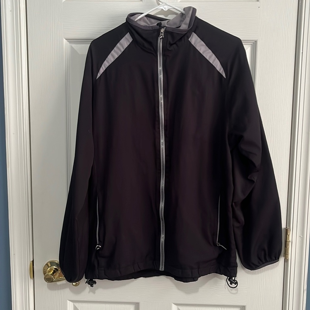 Nice windbreaker jacket. No stains or rips.